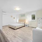 Valkane Апартаменти *