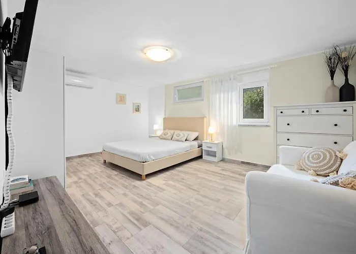 Valkane Apartman *